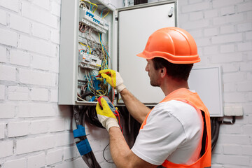 Factors to Consider When Hiring Residential Electricians